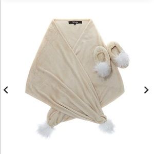 Ivory Soft & Cozy Wrap & slipper set . Brand new.